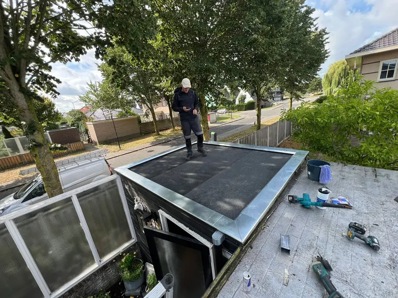 Plat dak in Almere door VV Klussen